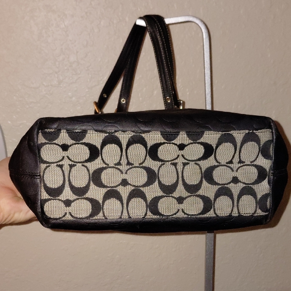 Coach Blk & Gray Leather Studded Signature Shoulder Bag 🩶 - Picture 8 of 16
